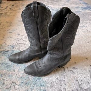 Ariat Black Heritage R Toe Western Boot